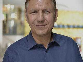 Dr. Jens-Uwe Meyer, Vorstandsvorsitzender der DICIS AG, beschäftigt sich mit der Einführung und Zertifizierung von KI-Managementsystemen