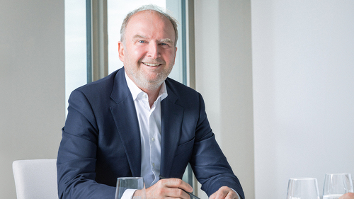 Olaf Engemann verlässt den Vorstand von DIE SÜD zum 31. Dezember 2026 auf eigenen Wunsch. Der bisherige Vertriebsverantwortliche hatte die Entwicklung der SDK seit 2017 und zuletzt den Zusammenschluss mit der Stuttgarter Versicherungsgruppe begleitet.