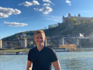 Makler Daniel Dietrich erklärt, warum Beamte ihre PKV stärker vergleichen, welche Beratungsfehler schwer wiegen und weshalb Spezialisierung entscheidend ist.