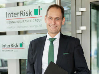 InterRisk stellt auf der DKM ein Altersvorsorgedepot ohne Beitragsgarantie vor. Geplant sind zwei Depotvarianten, Lifecycle-Management und laufende Maklervergütung.